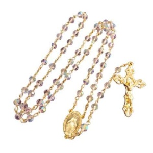 Rosenkrans, rosa med metallbindiger, gullfarget.