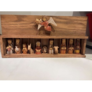 Krybbefigursett i boks, rød. Atelier